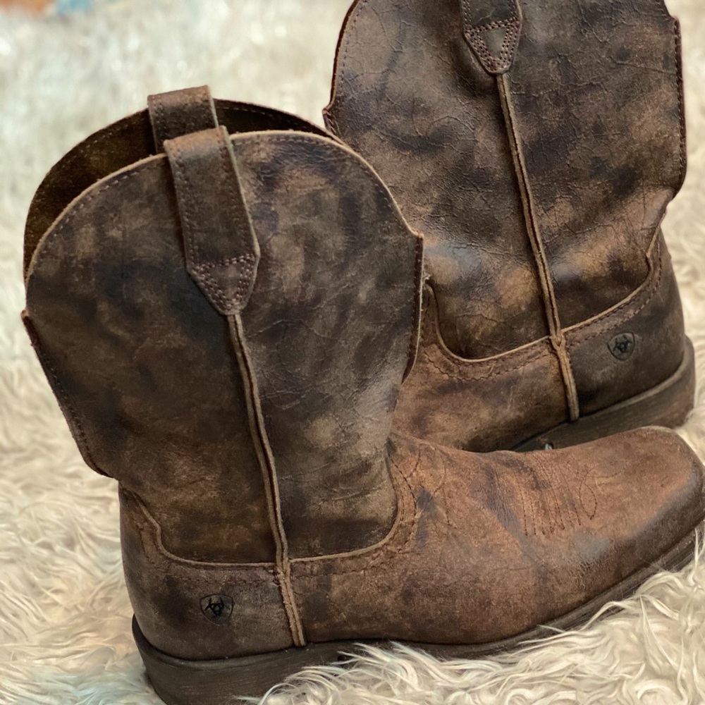 NWOT men’s ARIAT RAMBLER WESTERN BOOTS 10 1/2